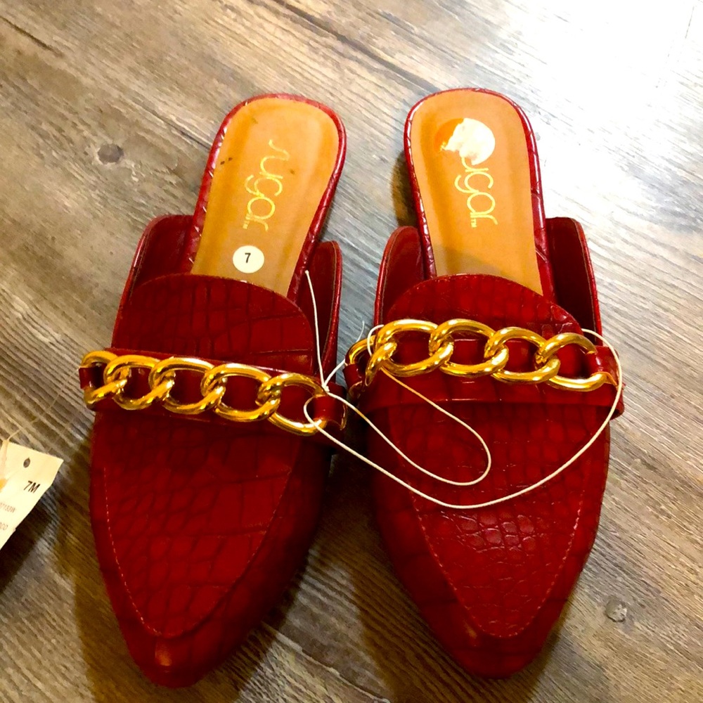 Croc slide with gold chain